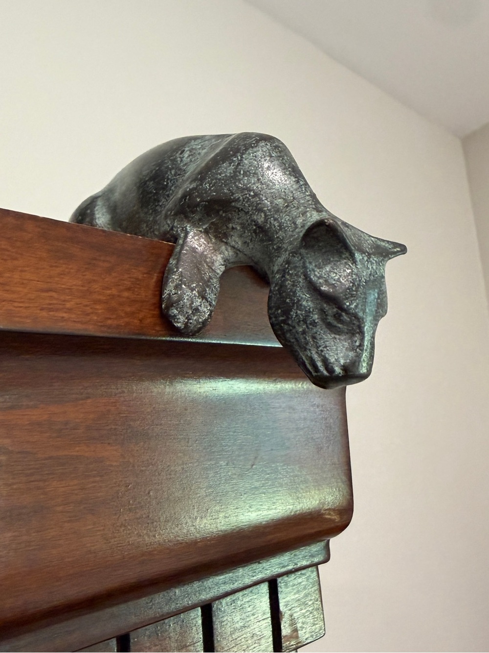 Curious Cat Bronze Sculpture Art Deco Figurine Edge Statue 4 3/4” Long